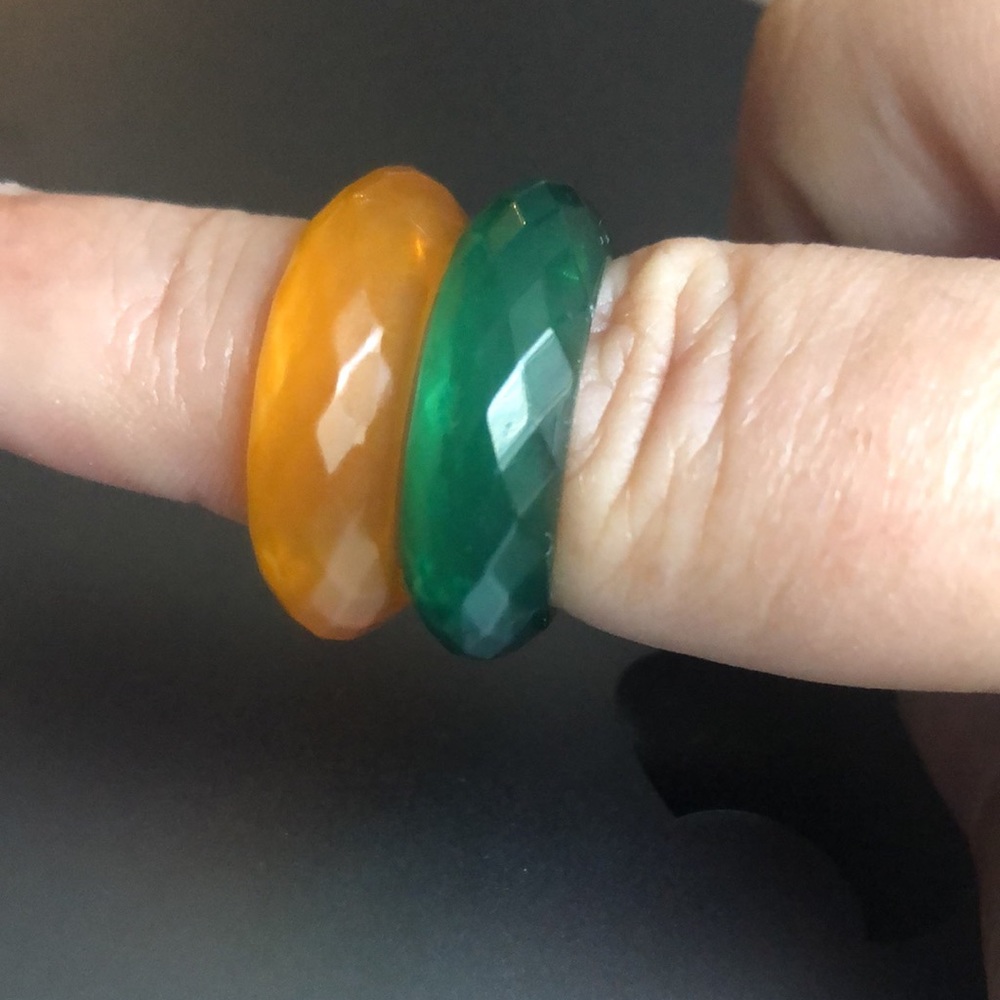 🇺🇸Set of two plastic faceted rings - Picture 2 of 4